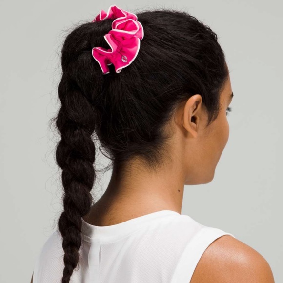 Lululemon Light Locks Scrunchie Sonic Pink NWT - Picture 2 of 6
